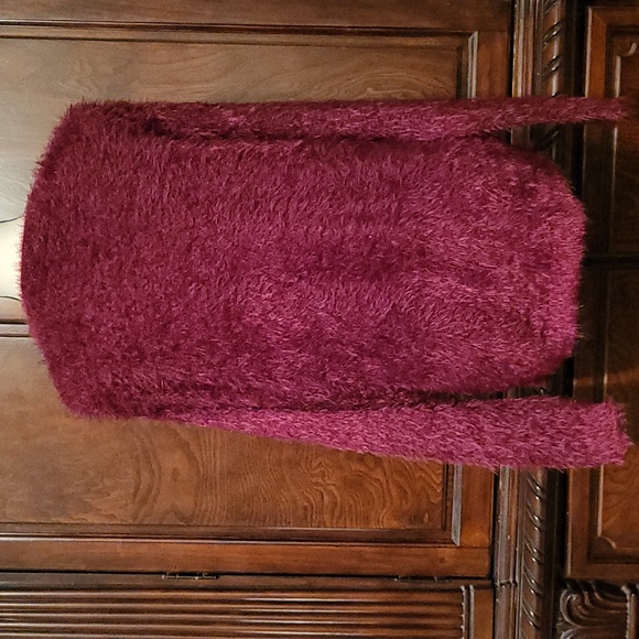 Tint & Shadow v-neck furry sweater - Picture 2 of 6